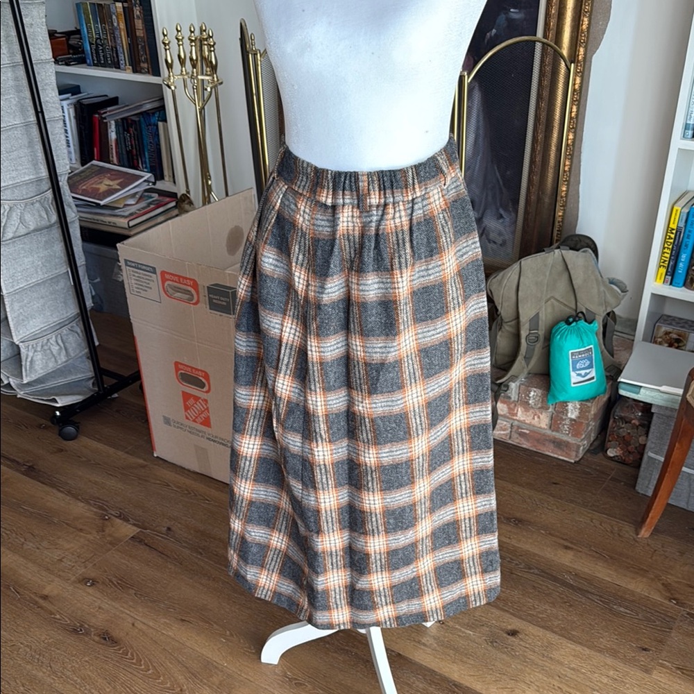 Plaid Women's Skirt in Gray and brown vintage style